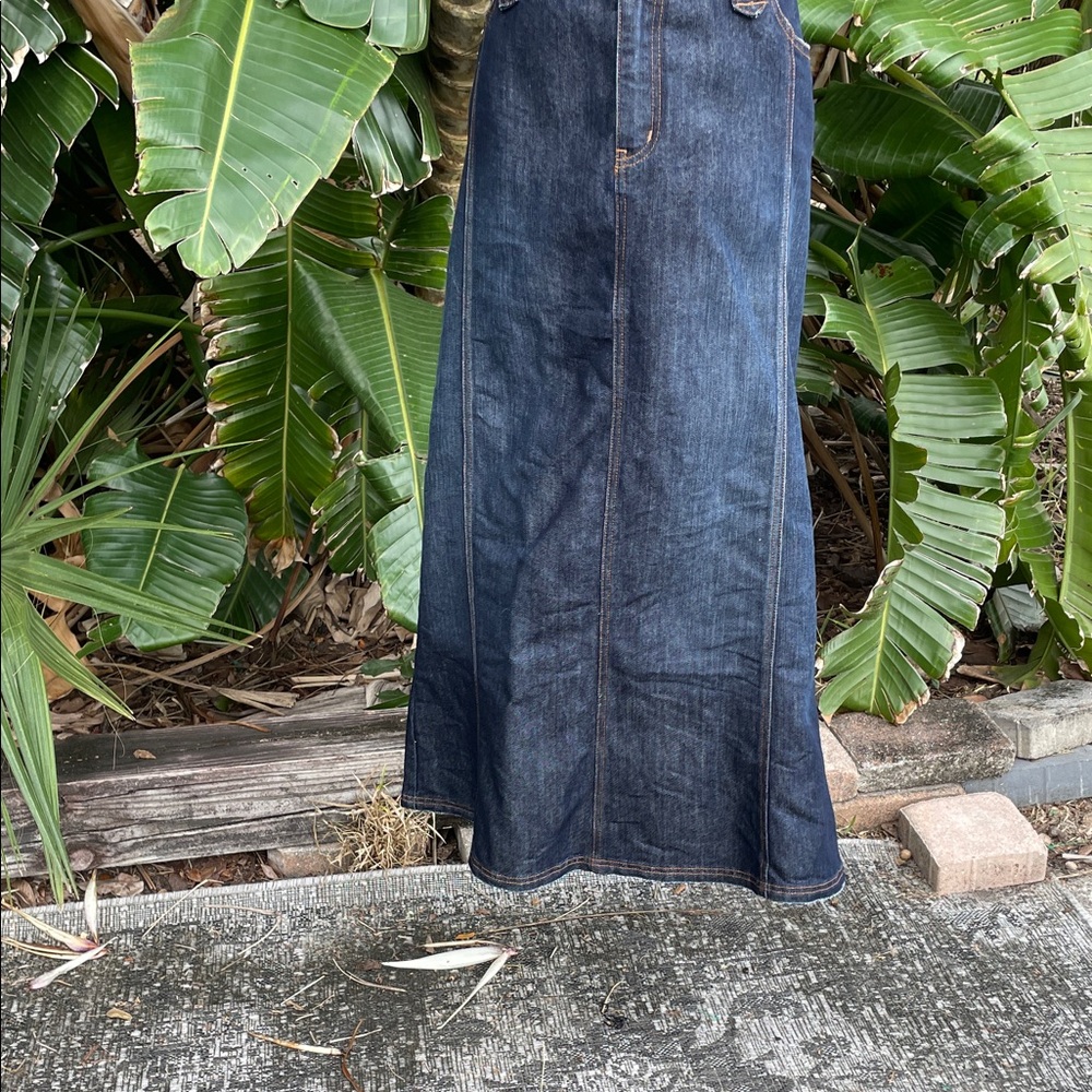 Venezia dark wash denim skirt with jewel pockets